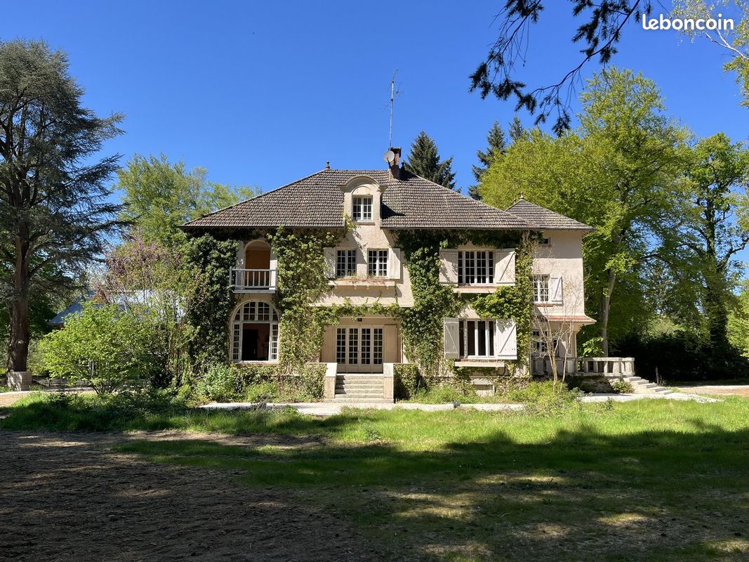 Maison 16 pièces 527 m² · à Barbizon · 527 m² · 1 980 000 €