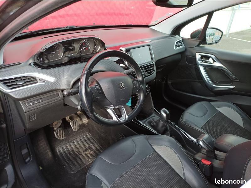 Peugeot 2008 1.2 PureTech 110ch Allure S&S (image 5)