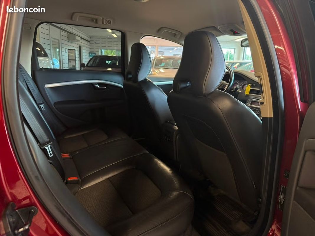 Volvo V70 2.0F 145CH Flexifuel Momentum - Suivi Complet - Xénon - Régulateur - Attelage - 290000KM (image 9)