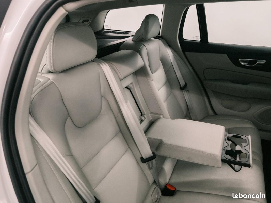 Volvo V60 B4 197ch Ultimate Style Dark Geartronic 8 (image 27)