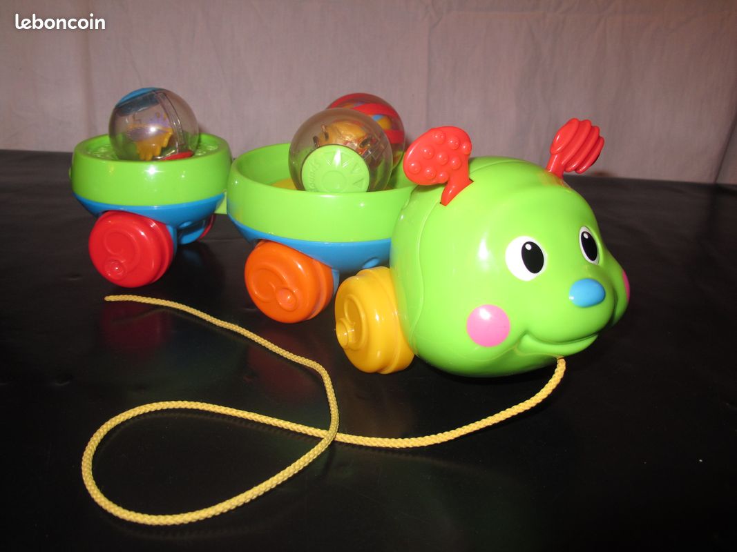 Tourni Chenille Roll-a-Round de Fisher price - CIL26 (image 1)