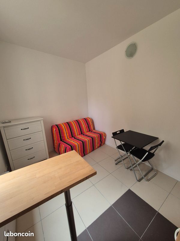 Appartement 1 pièce 14 m² · à Issy-les-Moulineaux · 14 m² · 850 €