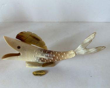 Paire de poissons décoratifs en corne ~1960 - ANTIQU'ART