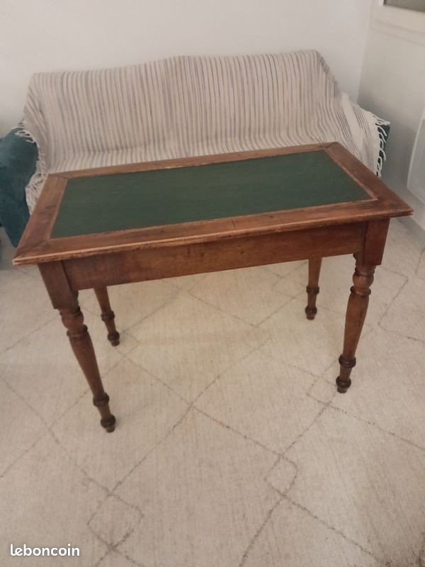 Bureau ancien en noyer massif (image 3)