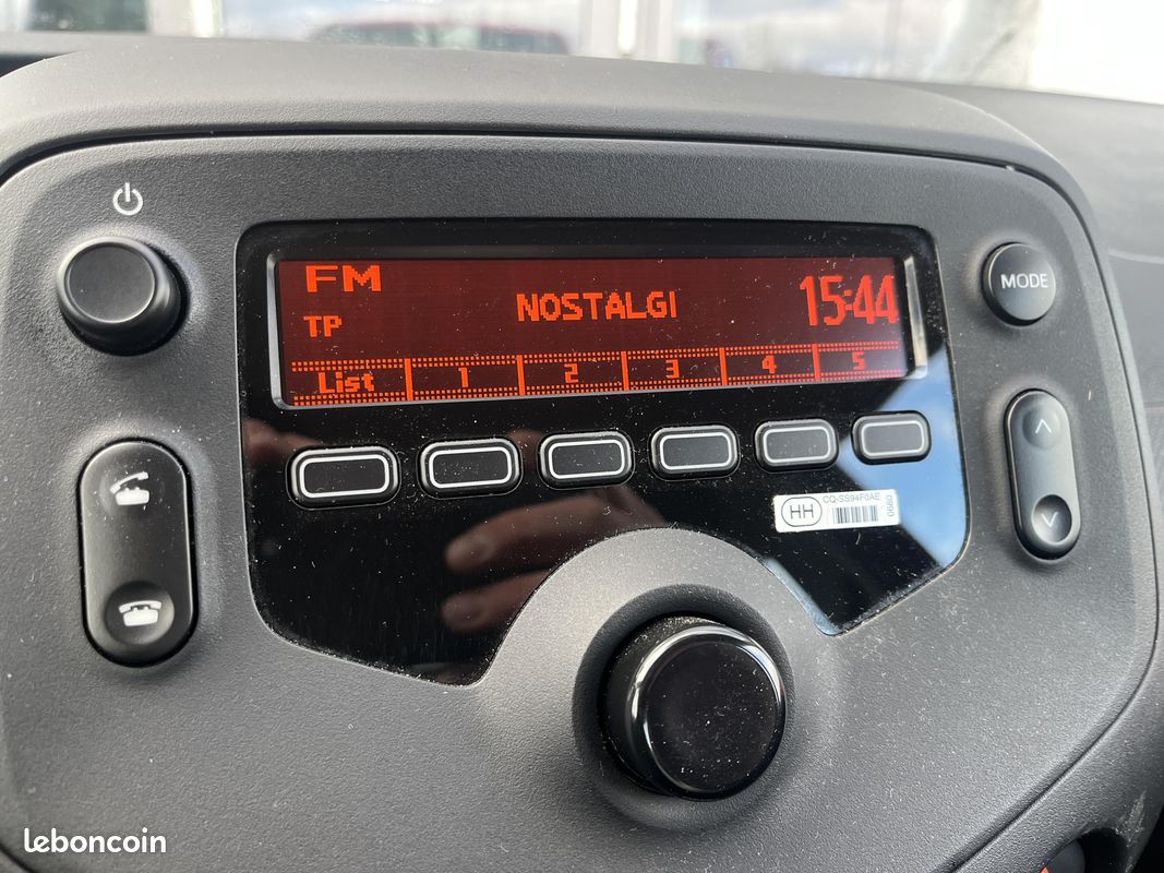 PEUGEOT 108 VTi 72ch S&S BVM5 Active (image 8)