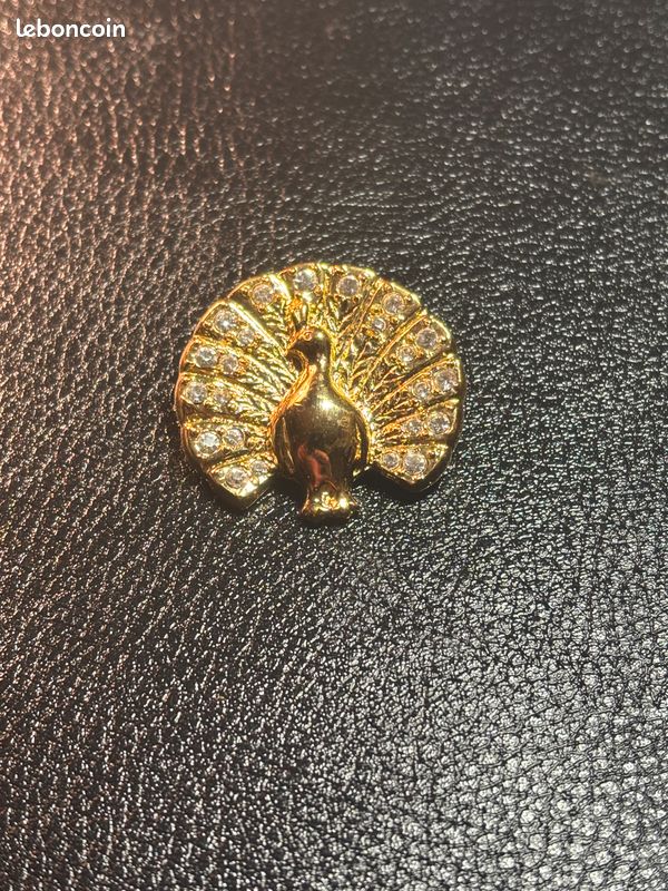Ancienne grande broche couleur or sceptre émail cloisonné