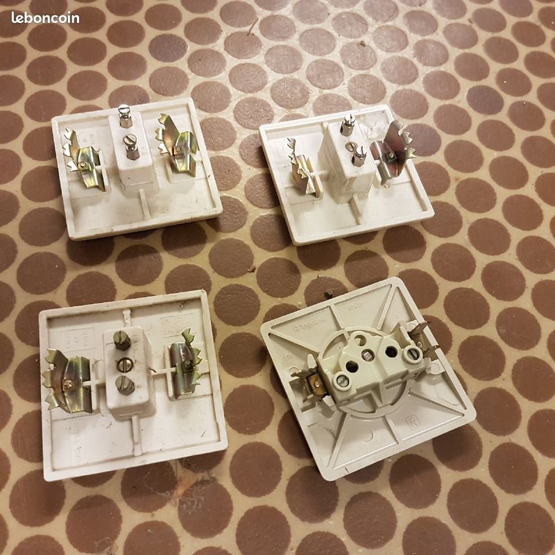Lot de 4 prises (image 2)