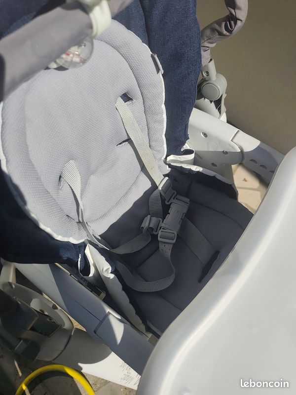Chaise haute bébé avec tablette (image 3)