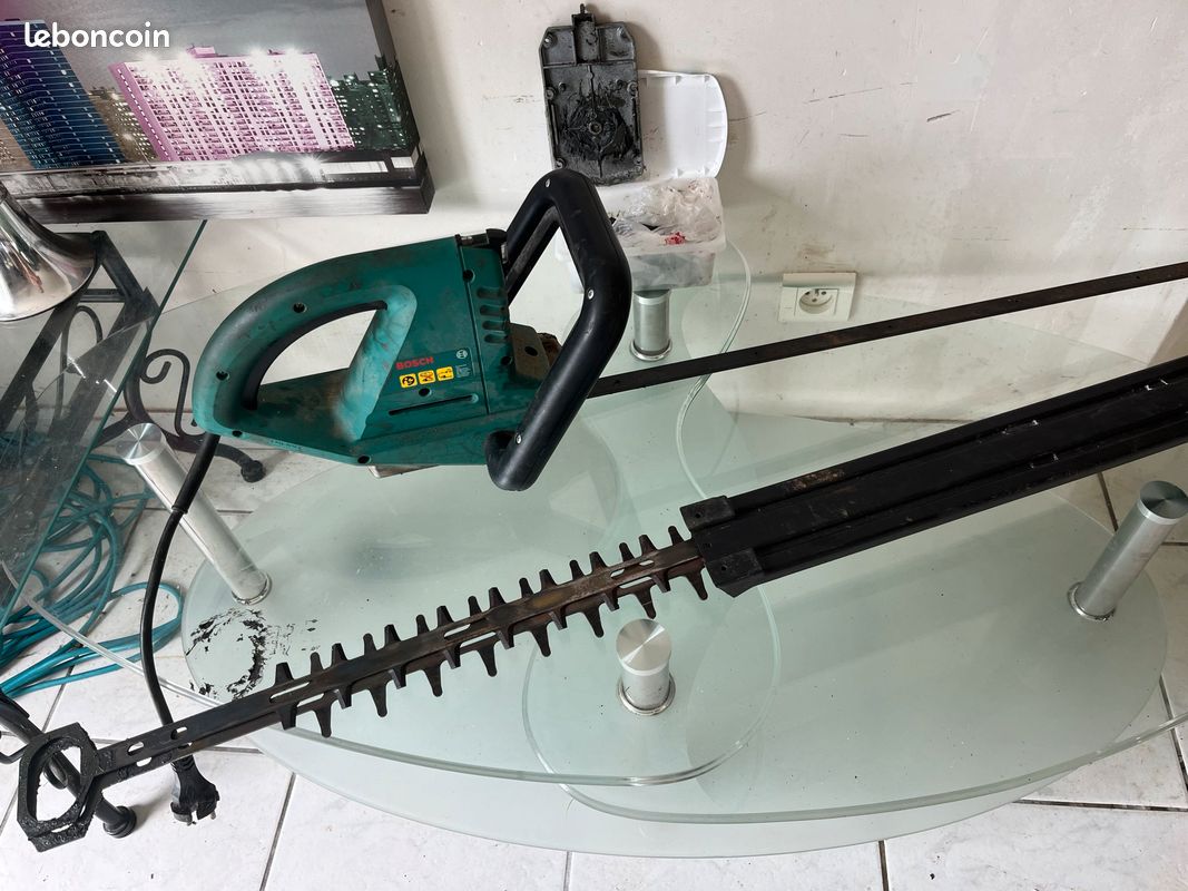 Taille haie Bosh à redémarrer ou pièces détachées (image 1)