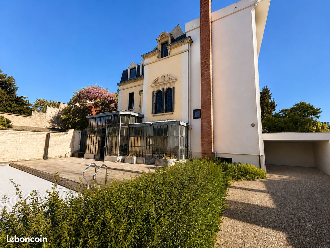 Maison 12 pièces 351 m² · à Dijon · 351 m² · 890 000 €