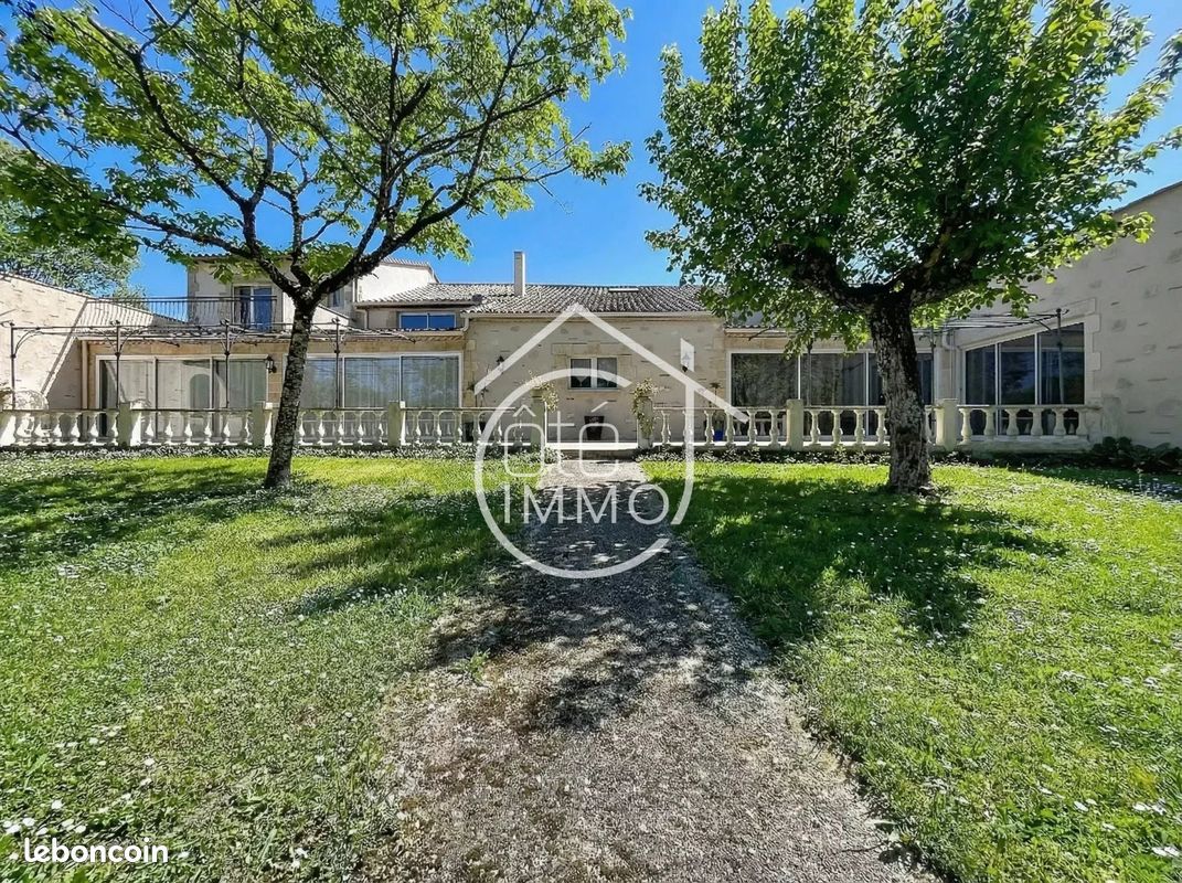 Propriété 8 pièces 385 m² (image 1)