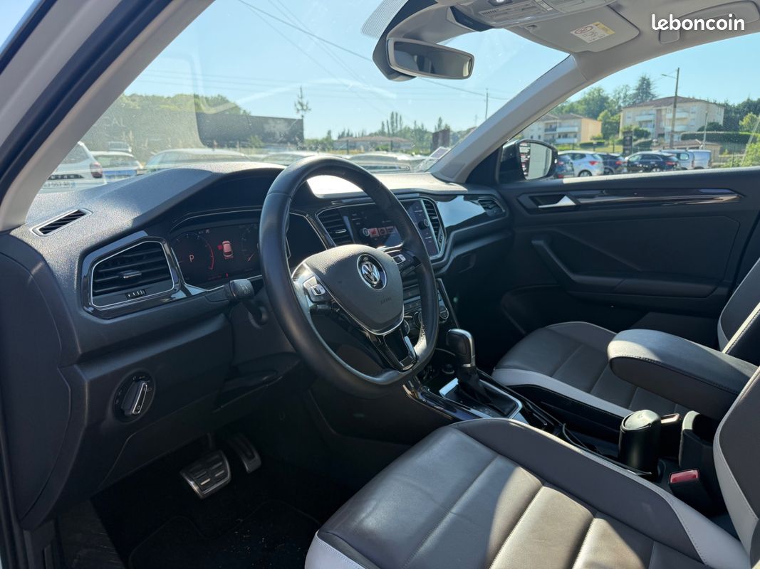 VOLKSWAGEN T-ROC 1.5 TSI 150 EVO Start/Stop DSG7 Carat Exclusive / Entretien Exclusif Volkswagen / Toit Ouvrant (image 6)