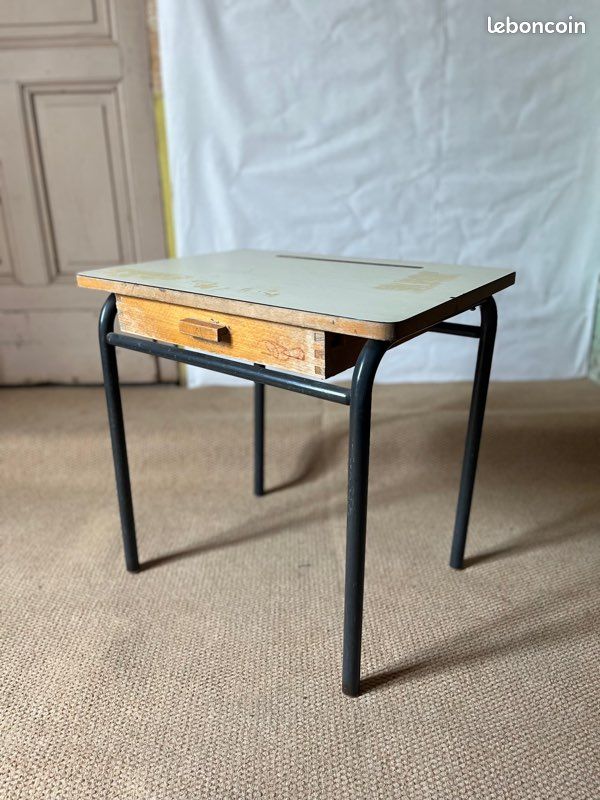 Bureau d’écolier (image 1)