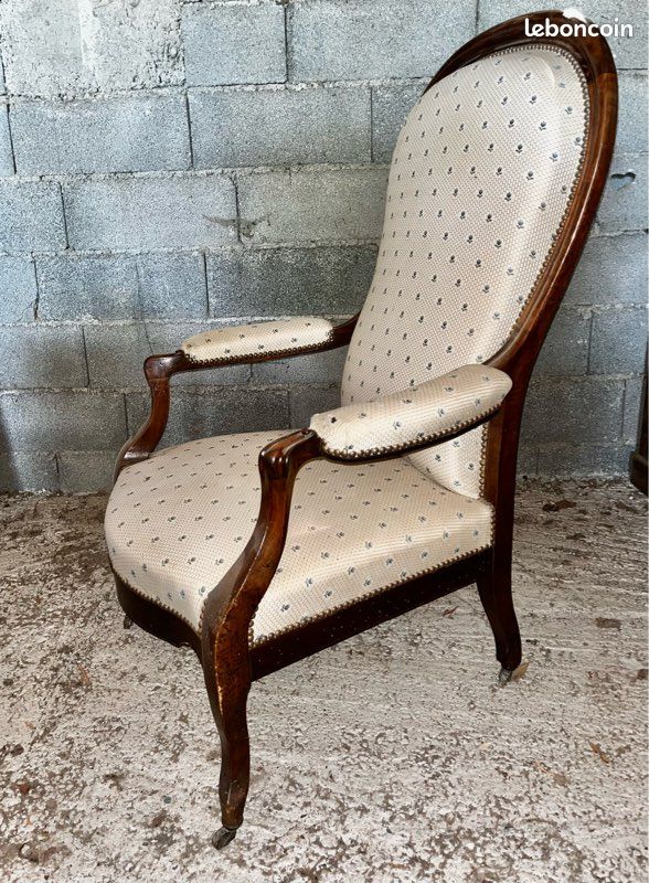 Chaise médaillon en bon état (image 1)