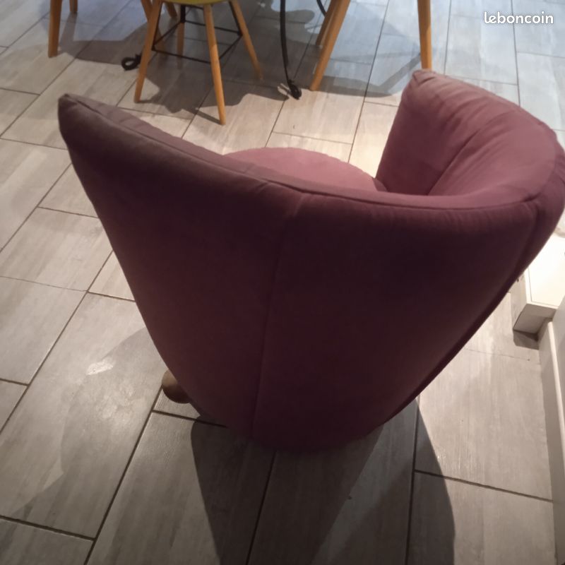 Gros fauteuil violet dossier assymétrique (image 2)