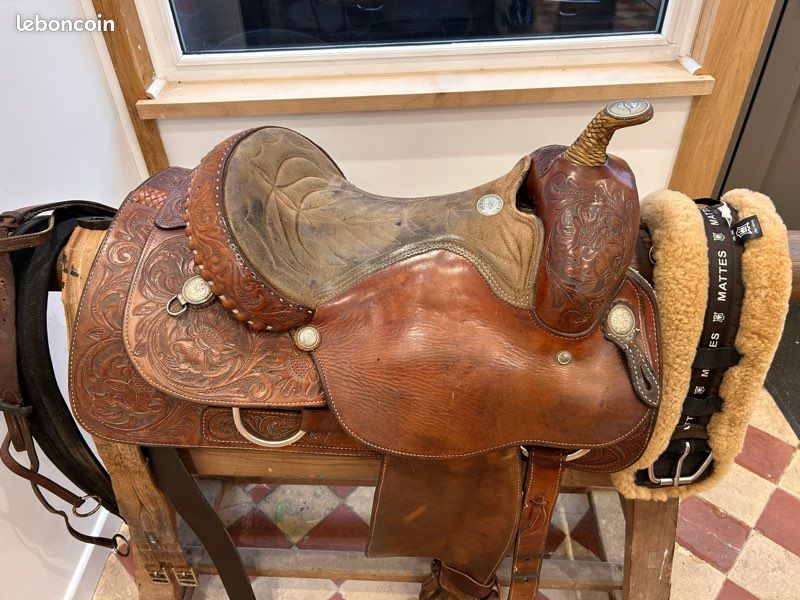 selle western show cuir avec coin argenté de 14 à 18 pouces