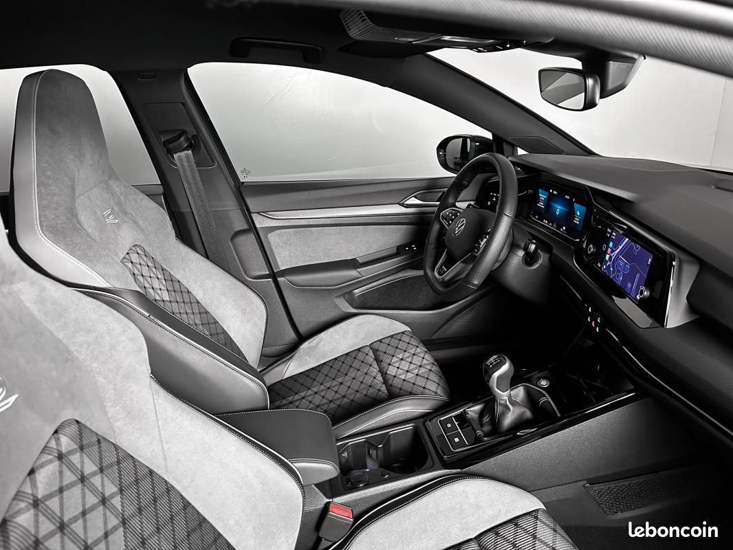 Volkswagen Golf 8 R-LINE 1.5 TSI 130CH JA18 ALCANTARA SPORT CARPLAY REGUL ACC DIGITAL COCKPIT 1⁰MAIN (image 6)