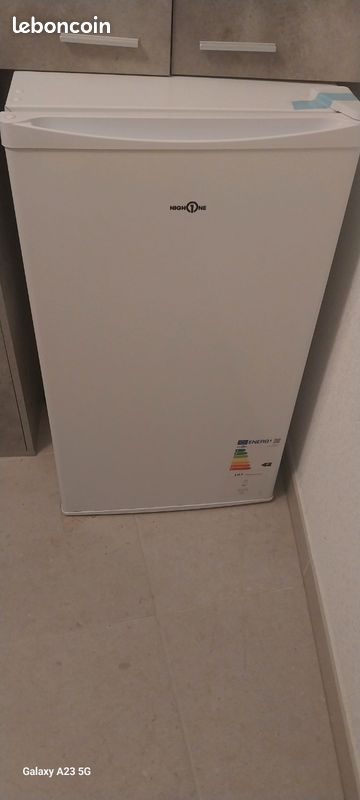 Un petit réfrigérateur (image 1)