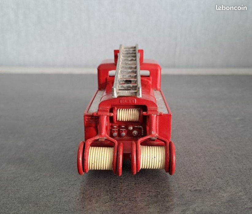 DINKY TOYS F n° 32E BERLIET Premiers secours de pompiers jamais joué en boite EUR 145,00 - FR