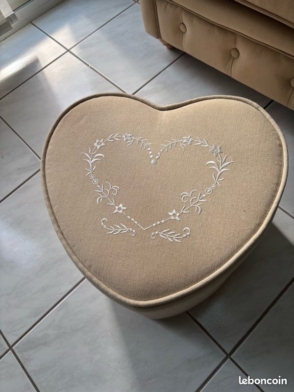 Pouf “ cœur “ VENDU (image 1)