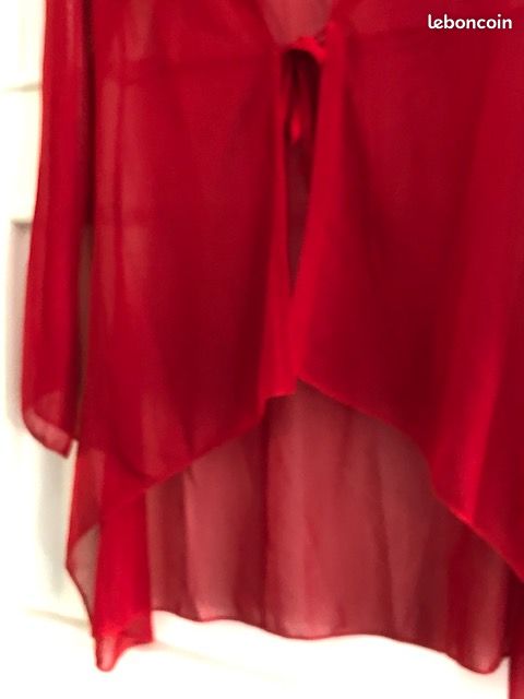 Tee-shirt rouge avec perles (image 5)