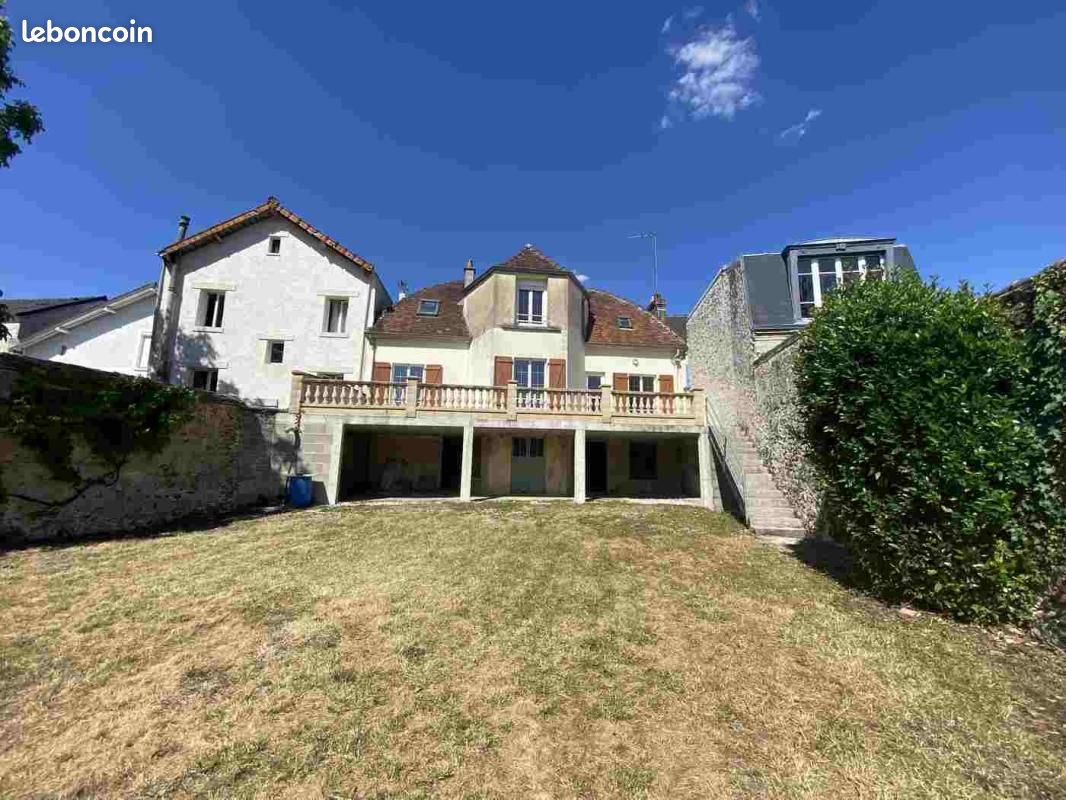 Maison 6 pièces 138 m² · à La Ferté-Gaucher · 138 m² · 960 €