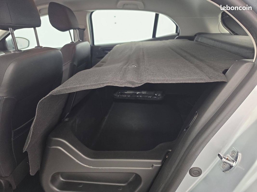 RENAULT Megane IV Berline TCe 140 Evolution (image 29)