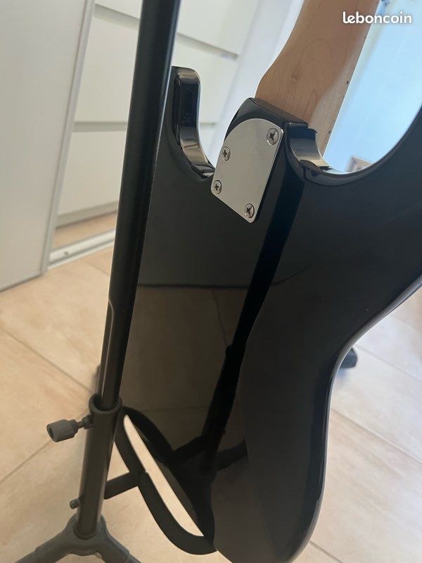 Guitare électrique + housse + cable jack + basse GT3 + accordeur (image 6)
