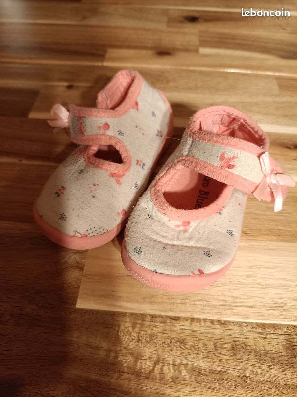 Chaussons bébé taille 22 (image 1)