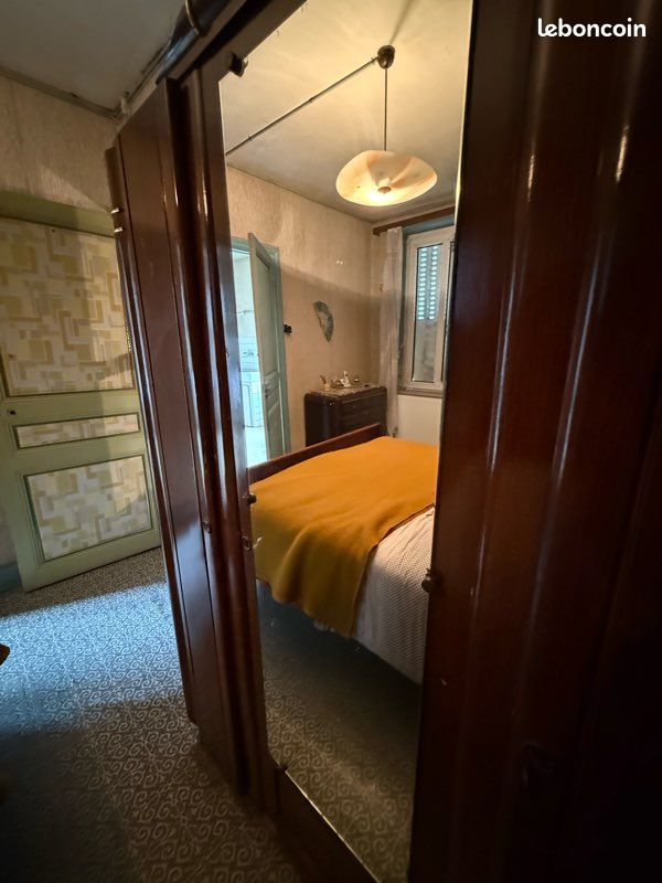 Armoire en bois avec miroir (image 3)