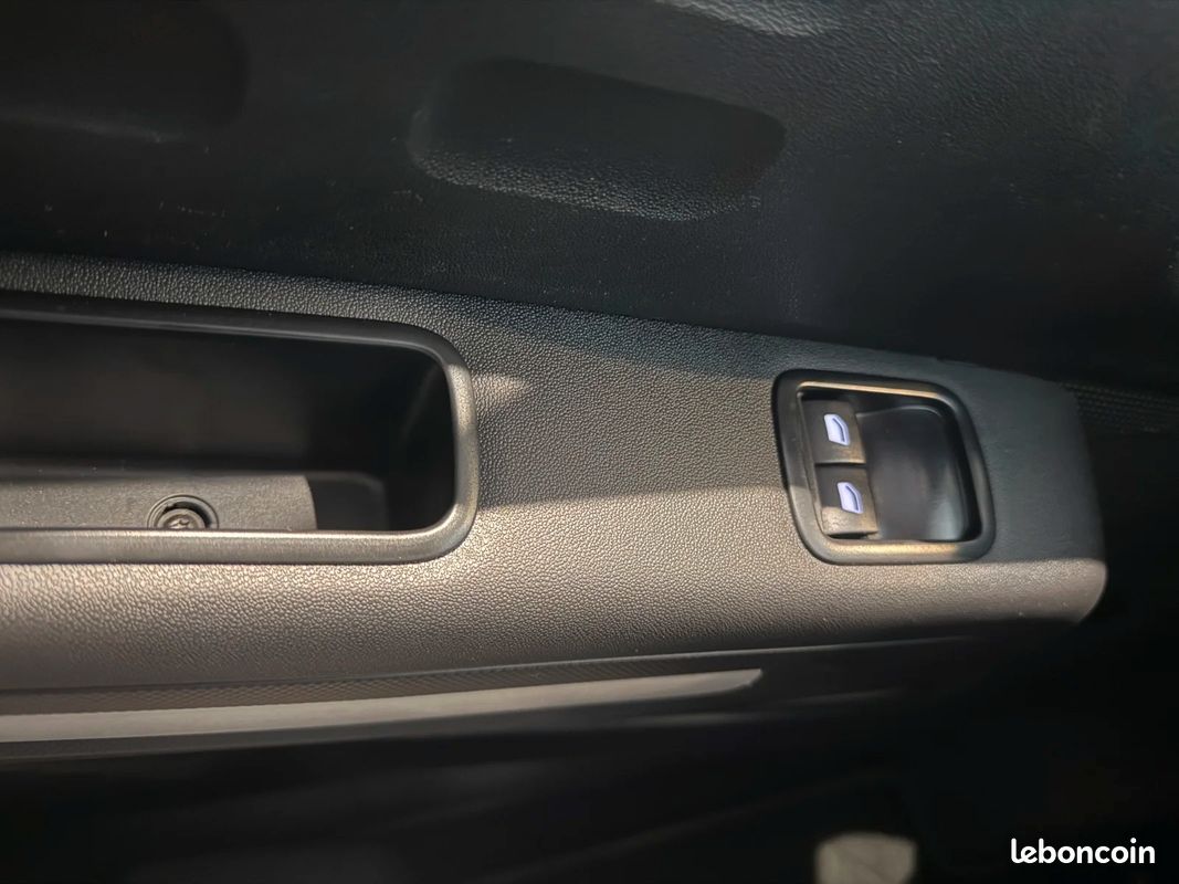CITROEN C3 C3 BlueHDi 100 S&S BVM6 Feel (image 18)