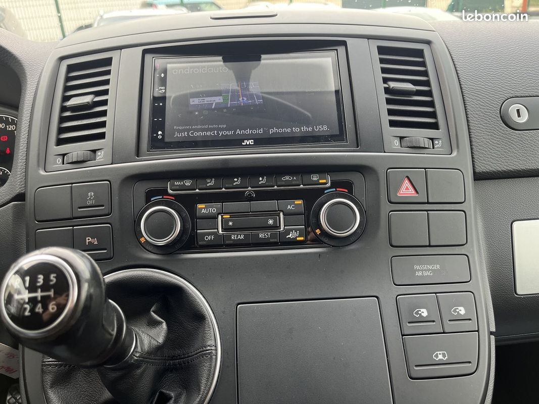 Volkswagen MULTIVAN 2.0 TDI 180CH BLUEMOTION TECHNOLOGY CONFORTLINE (image 18)