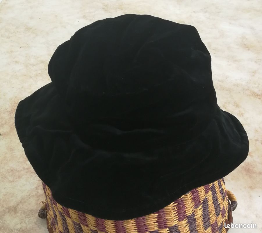 Chapeau bob velours noir (image 1)