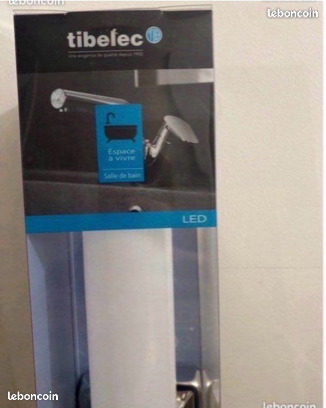 Appplique neuve SDB 12w 1100lm (image 6)