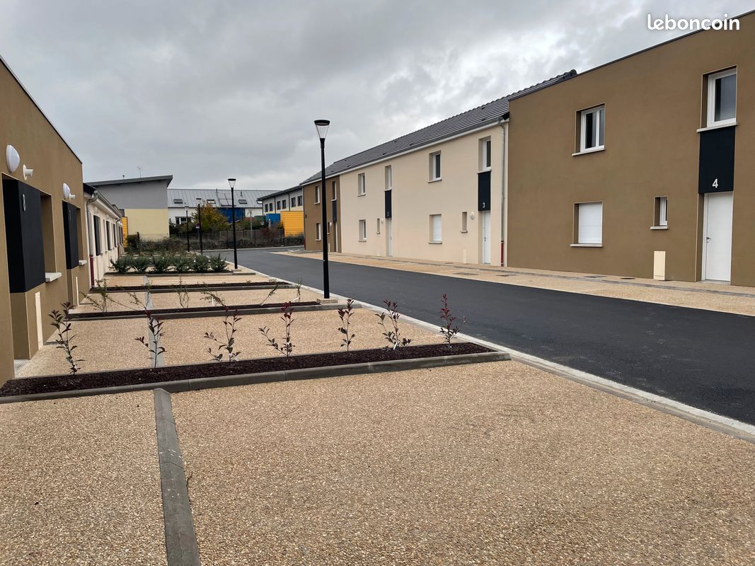 Parking 4 pièces 83 m² · à Pont-Sainte-Marie · 83 m² · 965 €