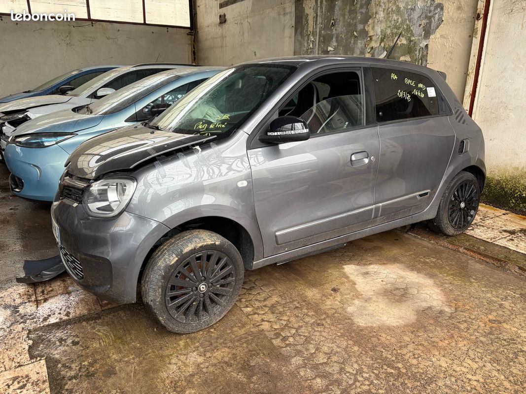 Renault twingo electrique urban night accidente (image 1)