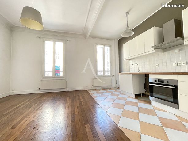 https://img.leboncoin.fr/api/v1/lbcpb1/images/a3/00/99/a3009900cc624d99d519756f253f333c6ef0dd94.jpg?rule=ad-image