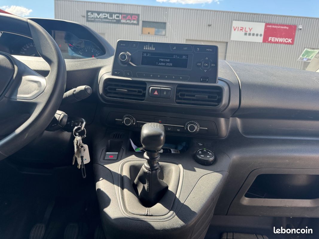 PEUGEOT PARTNER CAMIONNETTE/MONOSPACE STANDARD 1000KG 1.5 BLUE HDI 100 GRIP 100Ch Garantie 12 mois (image 11)