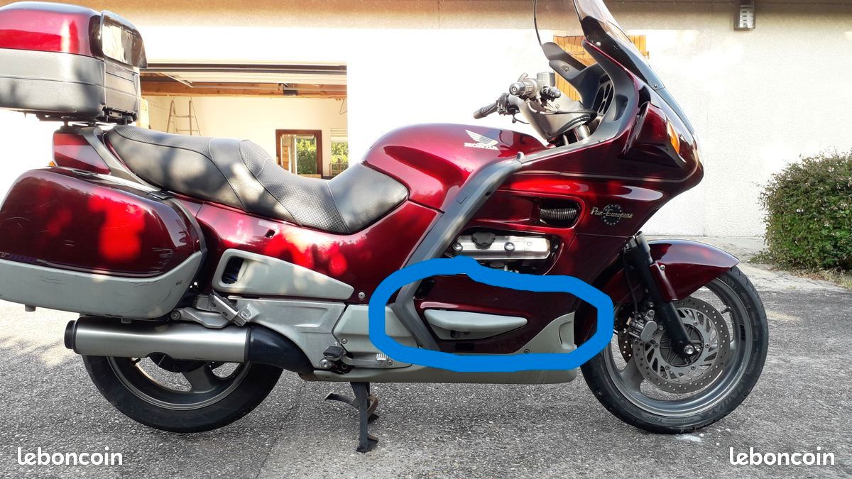 Protection latérales droite avec passage anneau antivol Honda ST 1100 Pan-European (image 3)