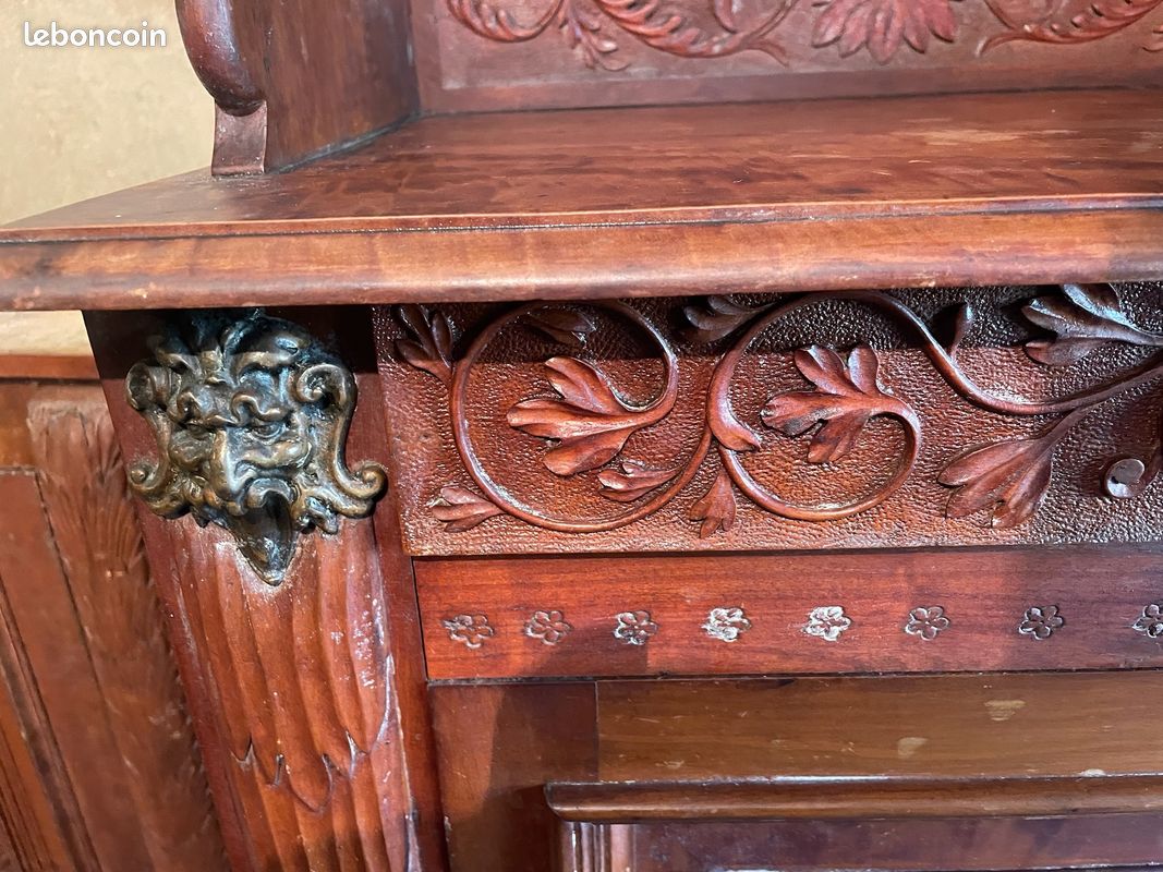 Beau meuble d'appui petit buffet très richement et finement sculpté signé et estampillé (image 5)