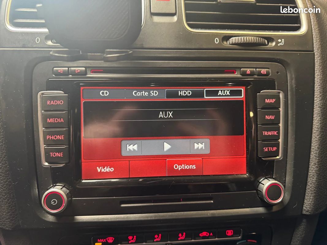Volkswagen GOLF 6 GTI 2.0 TSI DSG Adidas / Dynaudio / Toit ouvrant panoramique / Sièges Chauffants (image 39)