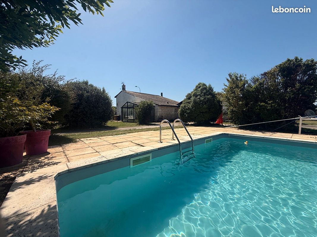 Maison 4 pièces 150 m² · à Lugon-Et-l'Île-du-Carnay · 150 m² · 256 000 €
