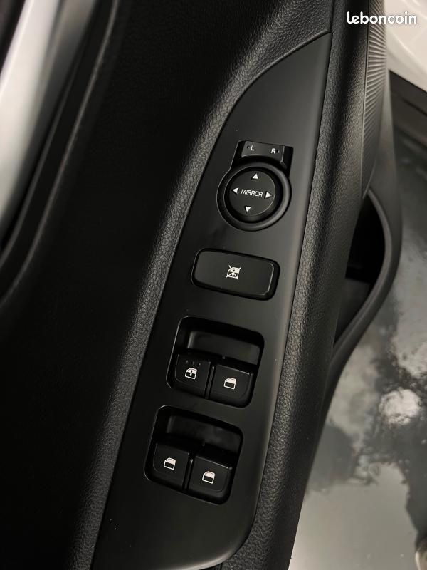 Kia Stonic 1.0 T-GDi 100 ch MHEV DCT7 Active (image 22)