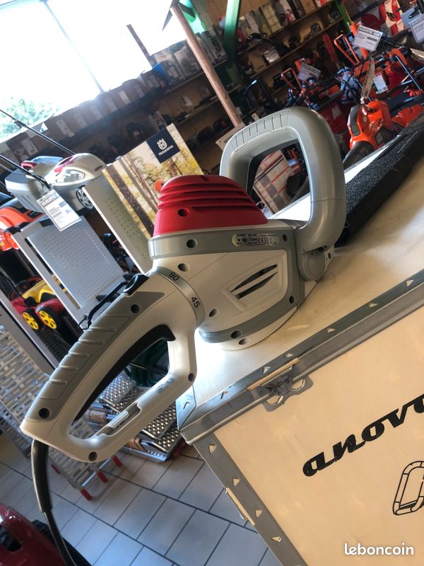 ✂️ Taille haie électrique ikra lamier 55 cm Boyer Motoculture 😊 (image 2)