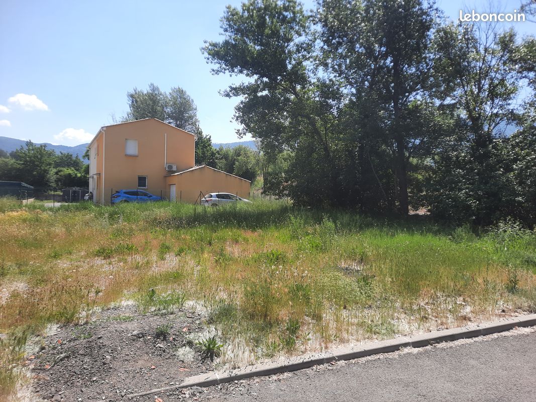 Terrain constructible · à Digne-les-Bains · 65 000 €