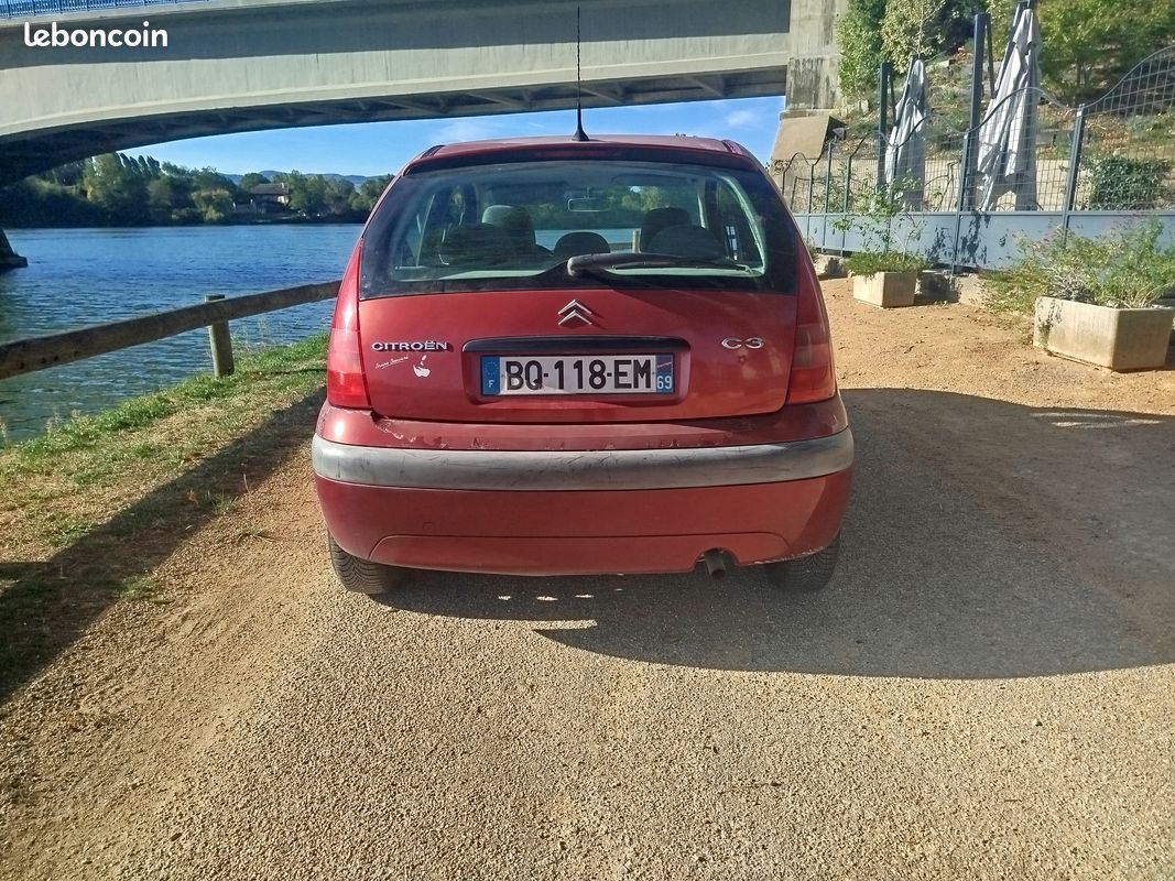 Citroën C3 essence 1.4 tu an03 distribution neuve et révisé pneus pratiquement neuf a 1750 g6m (image 3)