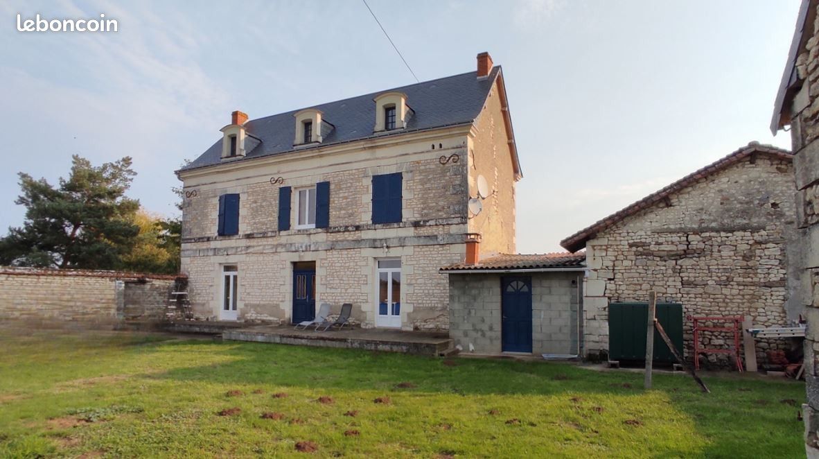 Maison 6 pièces 169 m² · à Saint-Gervais-les-Trois-Clochers · 169 m² · 195 000 €