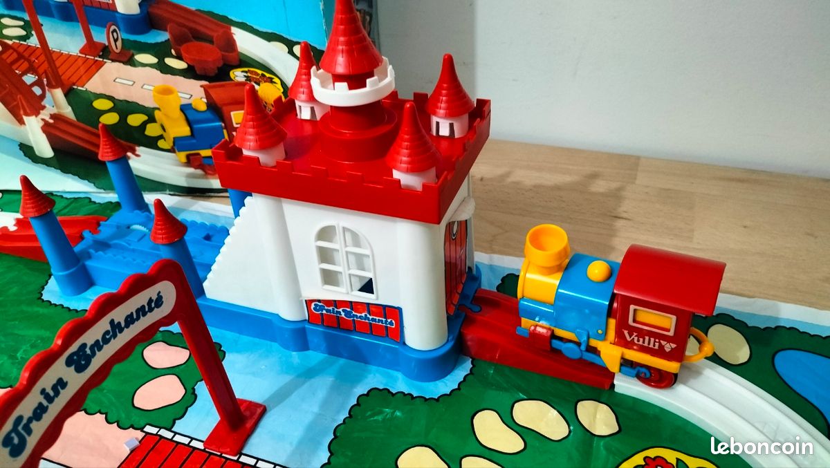 Lot De Trains Enchantés Vulli En Plastique - Pour Circuit Ou Collection, D'occasion