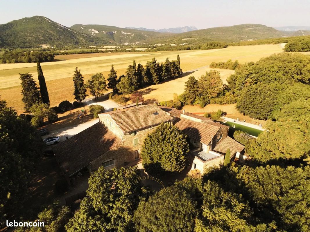 Maison 24 pièces 750 m² · à Pont-de-Barret · 750 m² · 1 790 000 €