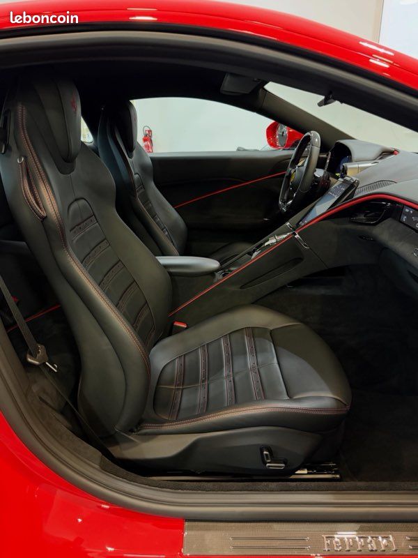 Ferrari roma 3,9 v8 bi-turbo 620 dct - rosso scuderia - origine 🇫🇷 - pack carbone complet - display - volant led carone - service inclus 2028 (image 11)